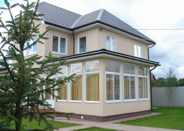 Остекление дачи пластиковыми окнами под ключ в Истре