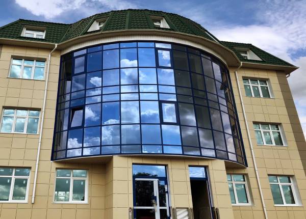 Фасадное остекление многоквартирного дома в Истре