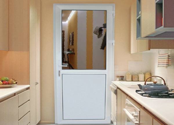 Межкомнатная пластиковая дверь в доме в Истре