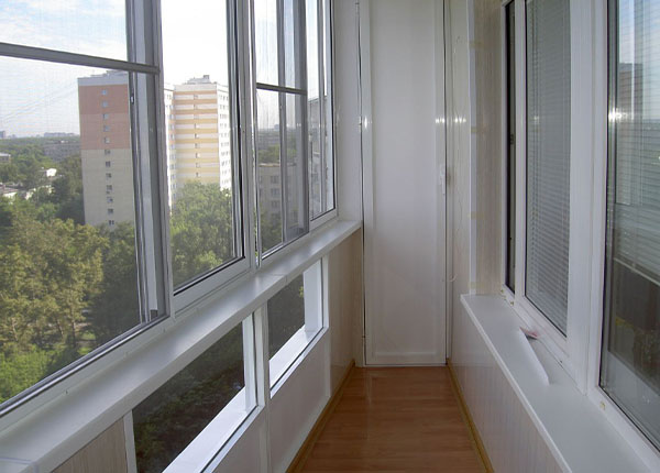 Холодное остекление балкона ПВХ-профилем в Истре