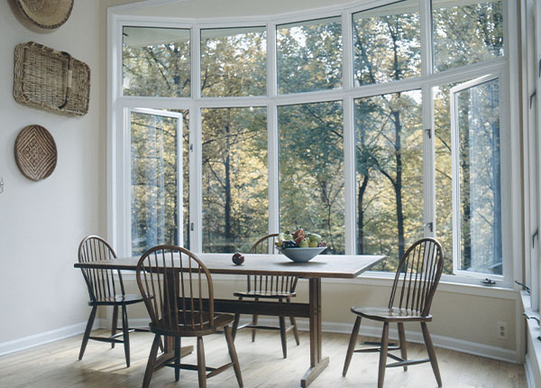 Остекление эркерными окнами коттеджа в Истре