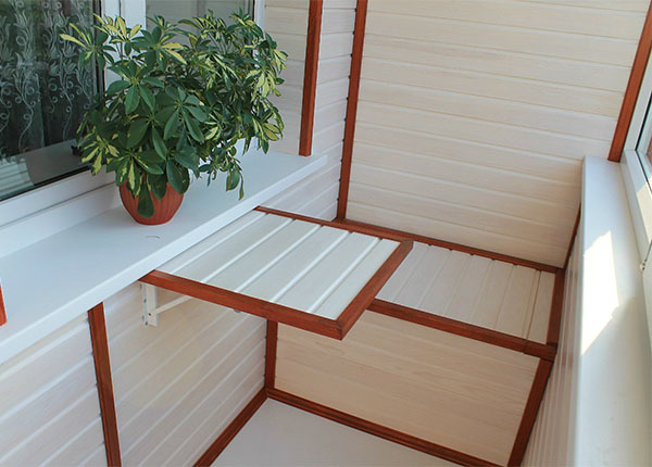 Отделка и утепление балкона деревянной вагонкой в Истре