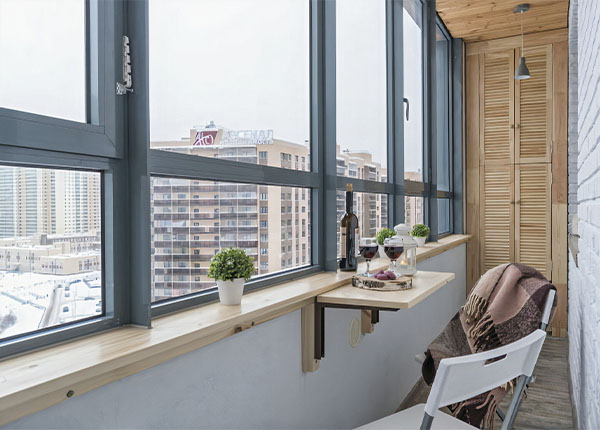 Теплое остекление лоджии ПВХ-профилем до потолка в Истре