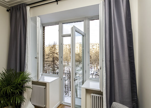 Установка теплого балконного блока в Истре