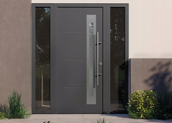 Входная алюминиевая дверь в дачный дом в Истре